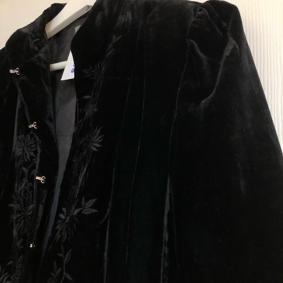 Black Velvet Blazer with Flower Detailing - Picture 4 of 5